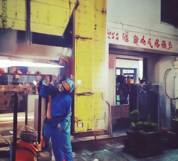 餐饮酒店前厅管理是保障酒店服务质量的关键环节,其功能涵盖服务、环境、协调等多个方面。前厅人员不仅是顾客接待的桥梁,更是酒店品牌传播的重要渠道。以下从多个角度探讨餐饮酒店前厅管理的重要性及其管理方法 餐饮酒店前厅管理是保障酒店服务质量的关键环节,其功能涵盖服务、环境、协调等多个方面。前厅人员不仅是顾客接待的桥梁,更是酒店品牌传播的重要渠道。以下从多个角度探讨餐饮酒店前厅管理的重要性及其管理方法