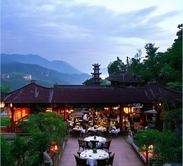 亭山酒店自带餐饮服务