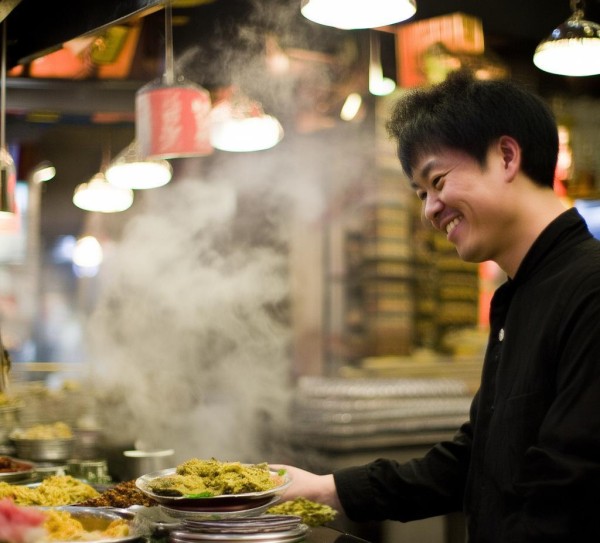 从南京的美食文化到男服务员的职业素养,视频中的真实写照 从南京的美食文化到男服务员的职业素养,视频中的真实写照