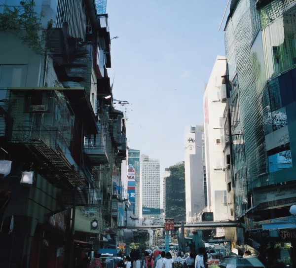 靳斓酒店，高端服务，细节至上的礼仪指南