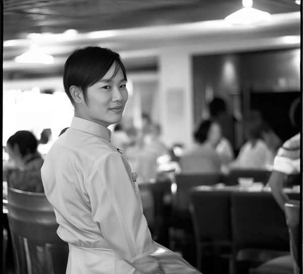 长宏酒店餐饮服务员，专业、贴心与服务背后的故事